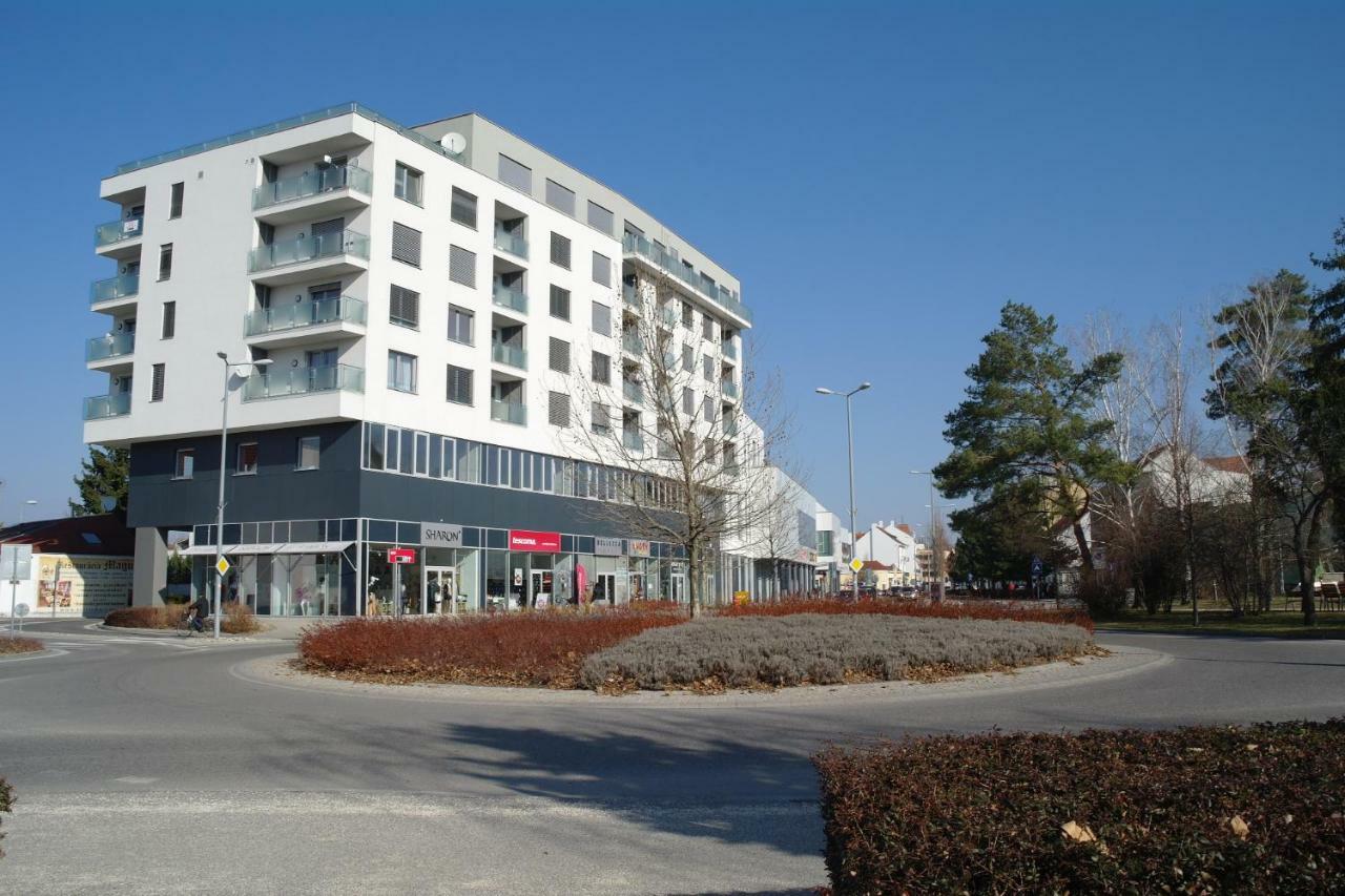 Apartman Centroom Piest'any Exterior foto